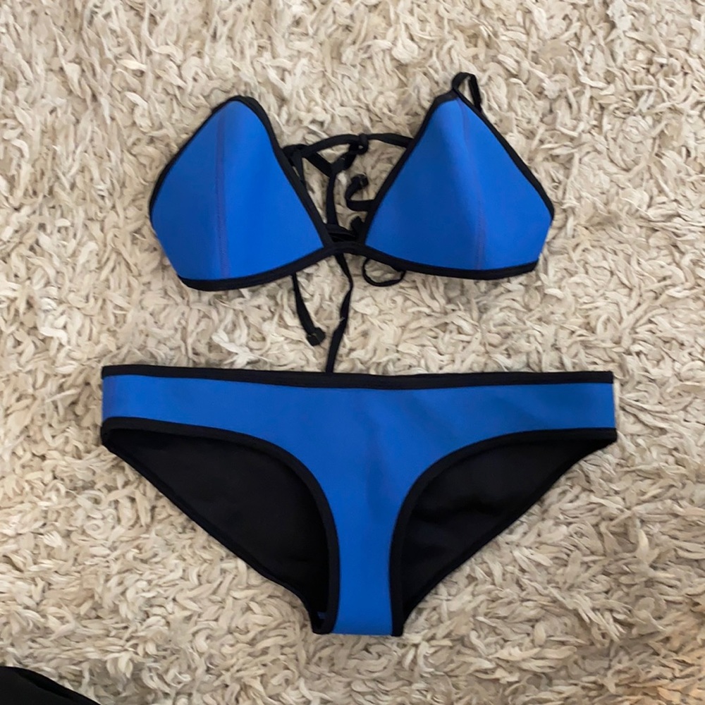 Triangl bikini in royal blue - large top, small bottom
